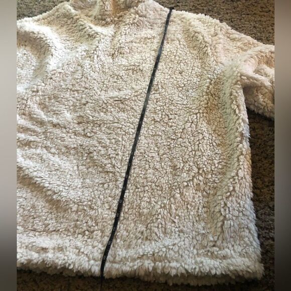 Beautiful super soft plush pull over cotton blend coral velvet light gray.Sherpa - Picture 9 of 9